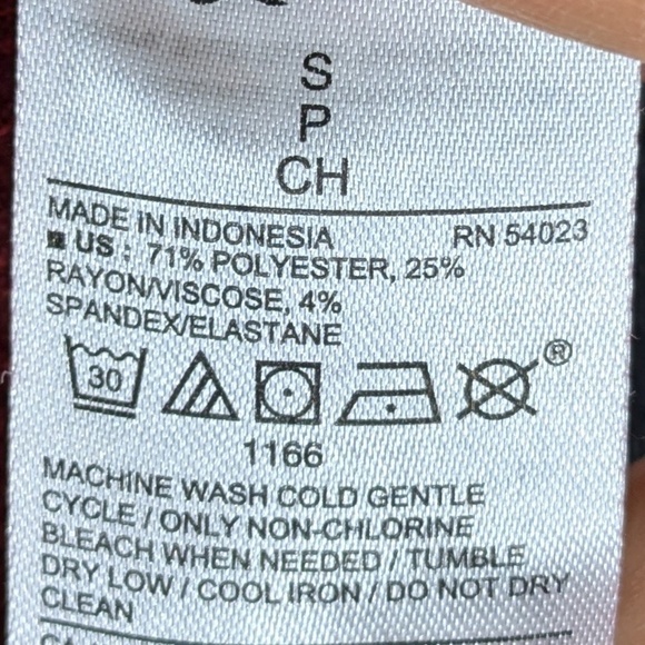 Old Navy Dark Red Ribbed Faux Wrap Blouse Size S - Picture 3 of 4